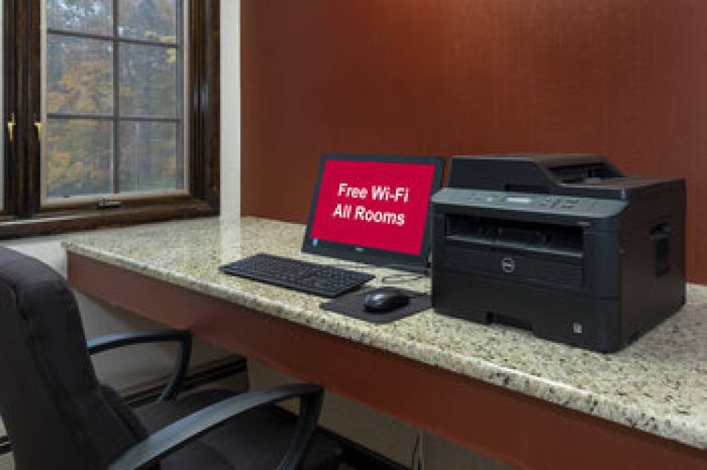 Red Roof Inn & Suites Hazleton 10