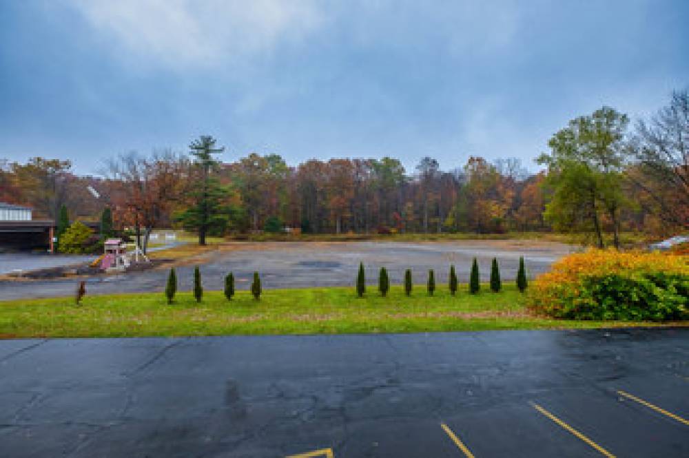 Red Roof Inn & Suites Hazleton