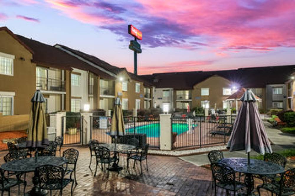 Red Roof Plus+ & Suites Knoxville W