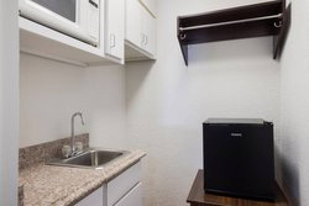 RED ROOF SUITES ANDERSON SC 2