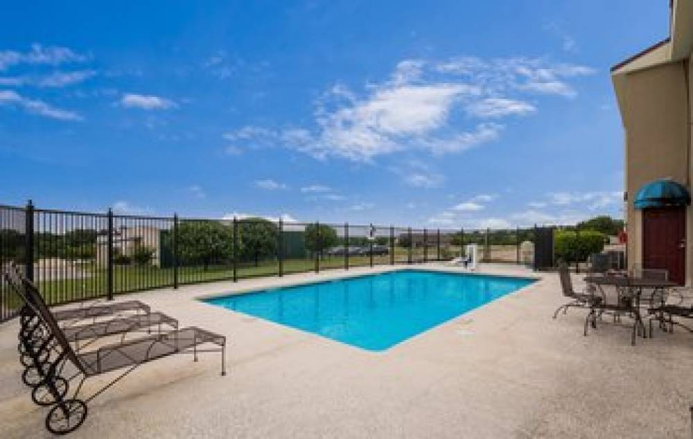 RED ROOF SUITES AUSTIN EAST - MANOR 9