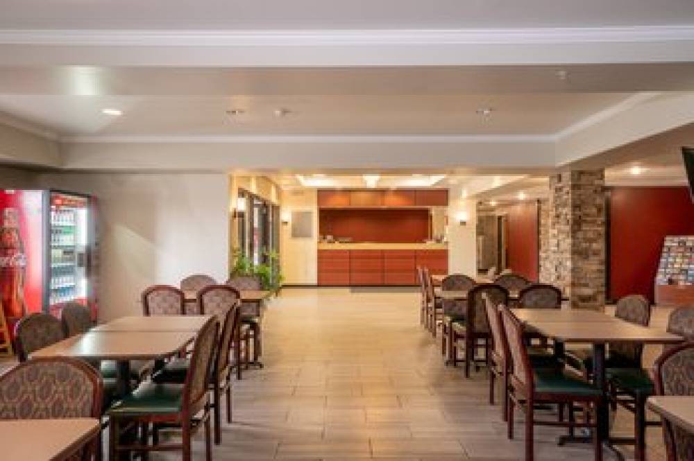 RED ROOF SUITES INDIANAPOLIS AIRPOR 9