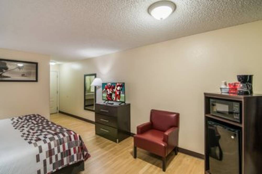 RED ROOF SUITES PENSACOLA EAST-MILT 9