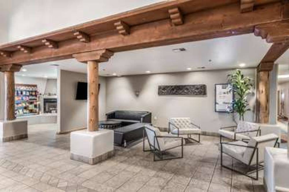 REDLIONINNSUITSGOODYEARPHOENIX 8