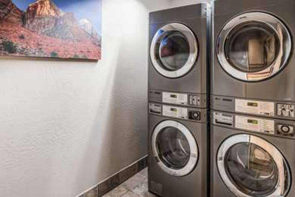 REDLIONINNSUITSGOODYEARPHOENIX 7