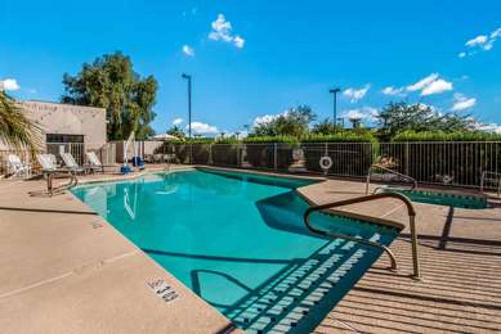 REDLIONINNSUITSGOODYEARPHOENIX 3