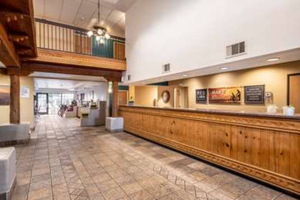 REDLIONINNSUITSGOODYEARPHOENIX 9