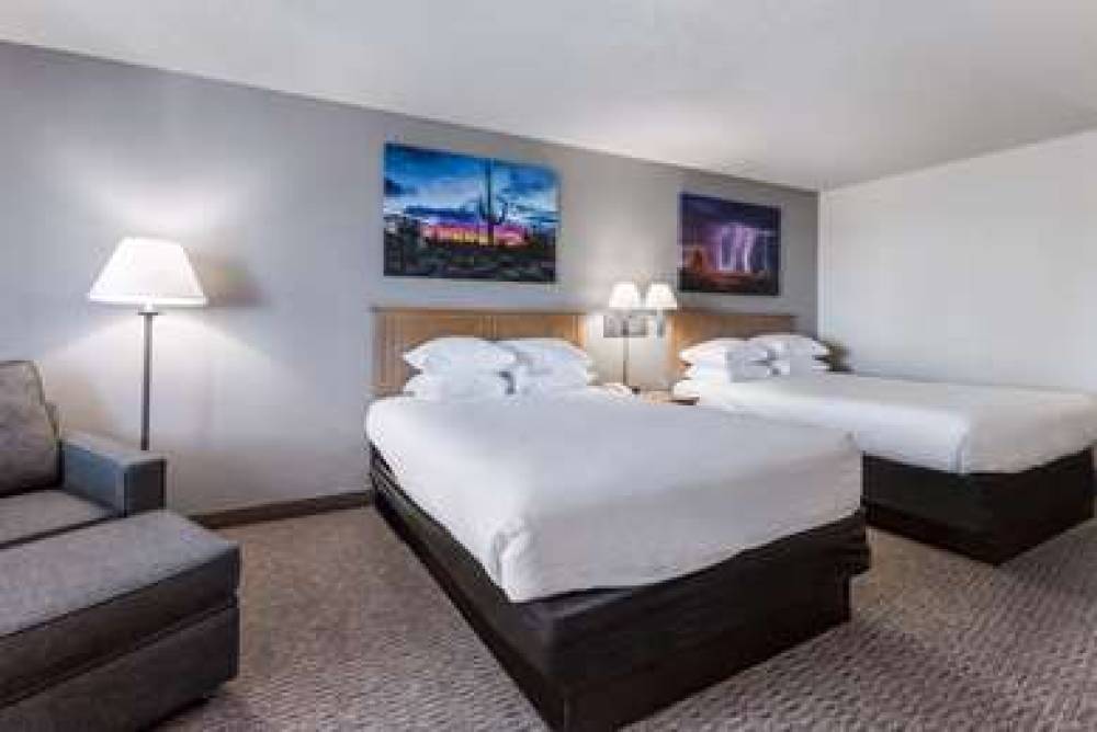 REDLIONINNSUITSGOODYEARPHOENIX 5