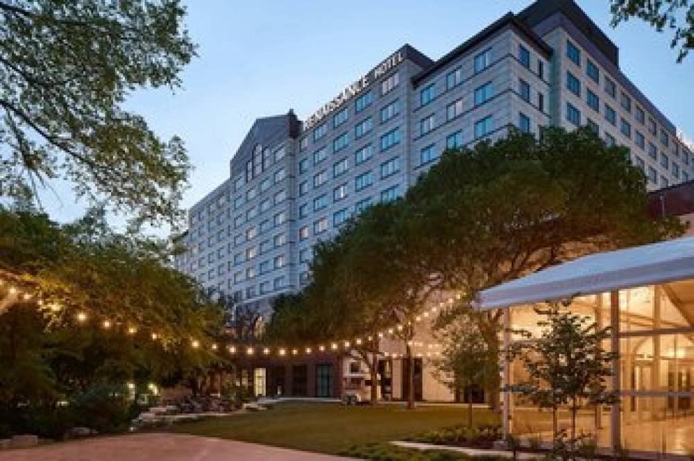 Renaissance Austin Hotel 8