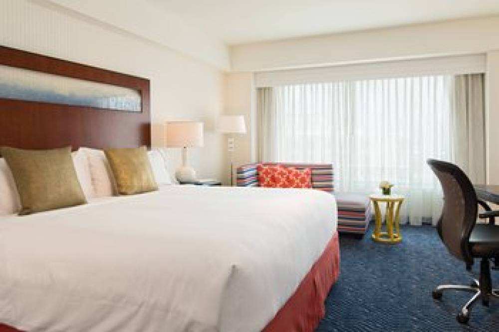 Renaissance Boston Waterfront Hotel 9