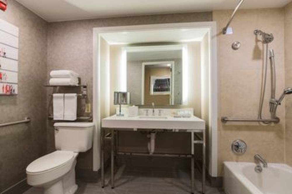 Renaissance Chicago Downtown Hotel 3