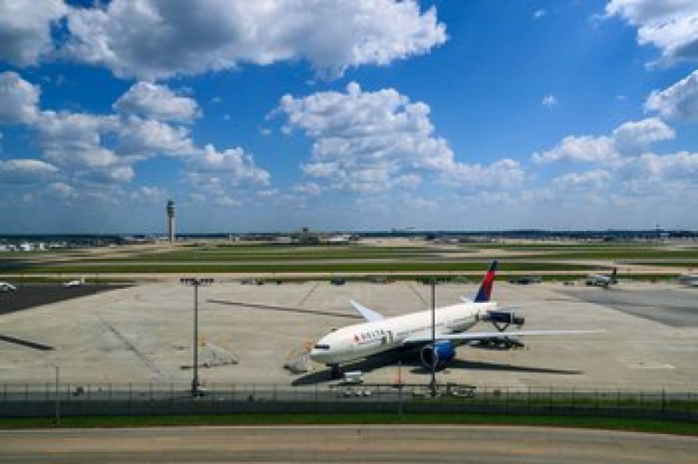 Renaissance Concourse Atlanta Airport Hotel 8