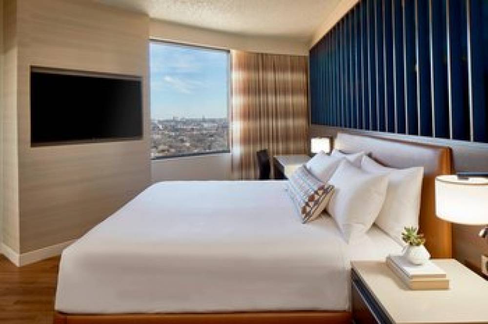 Renaissance Dallas Hotel 10