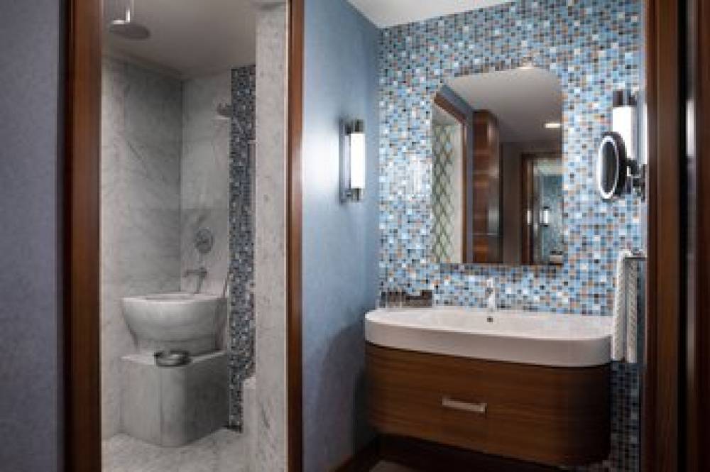 Renaissance Izmir Hotel 9