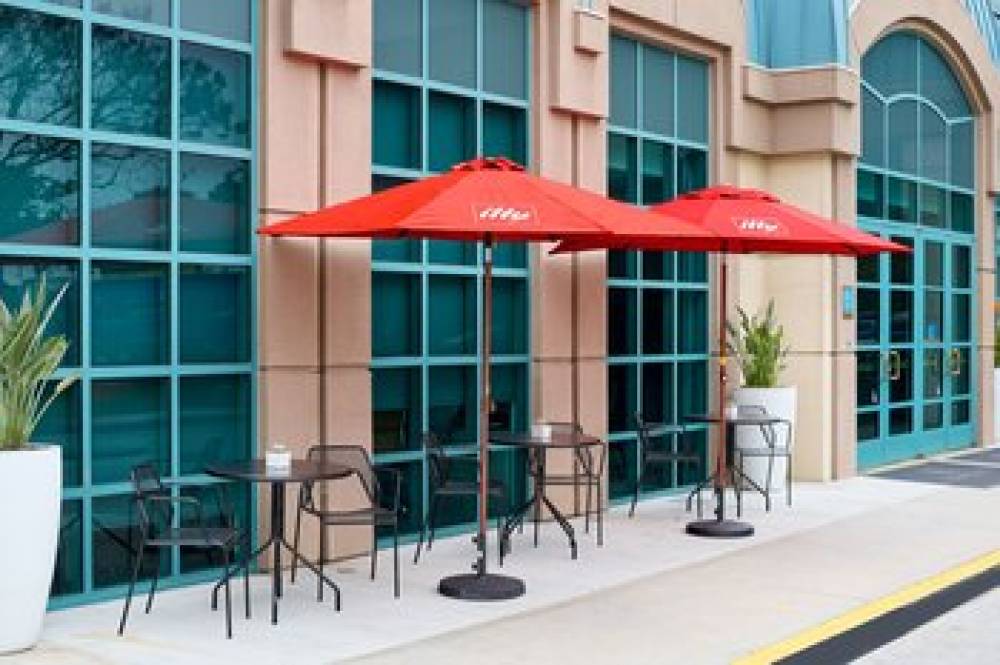 Renaissance Los Angeles Airport Hotel 8