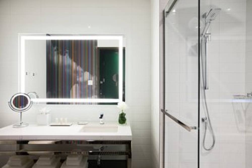 Renaissance Montreal Downtown Hotel 9