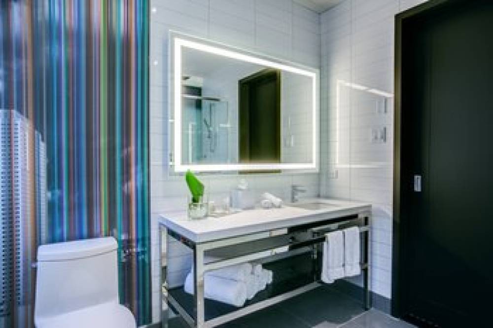 Renaissance Montreal Downtown Hotel 10