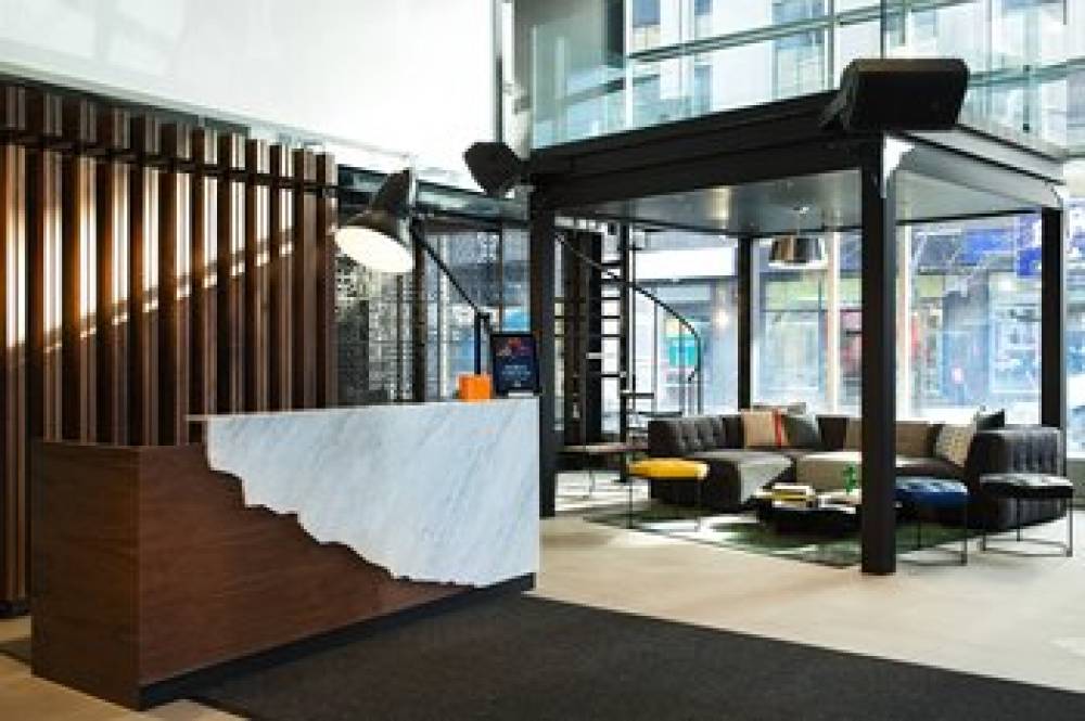 Renaissance Montreal Downtown Hotel 2