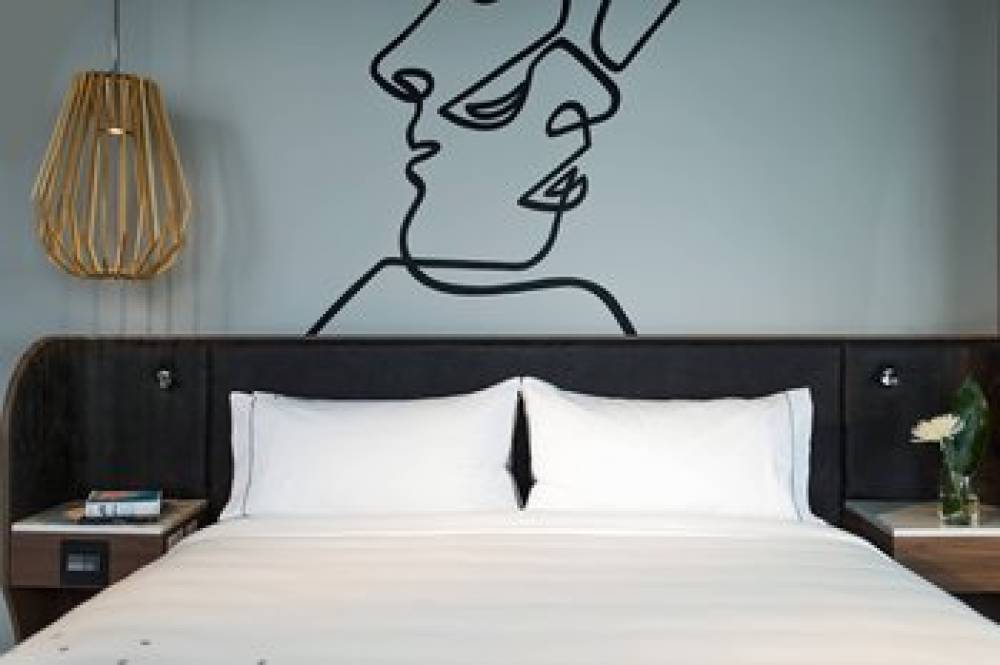 Renaissance Montreal Downtown Hotel 6