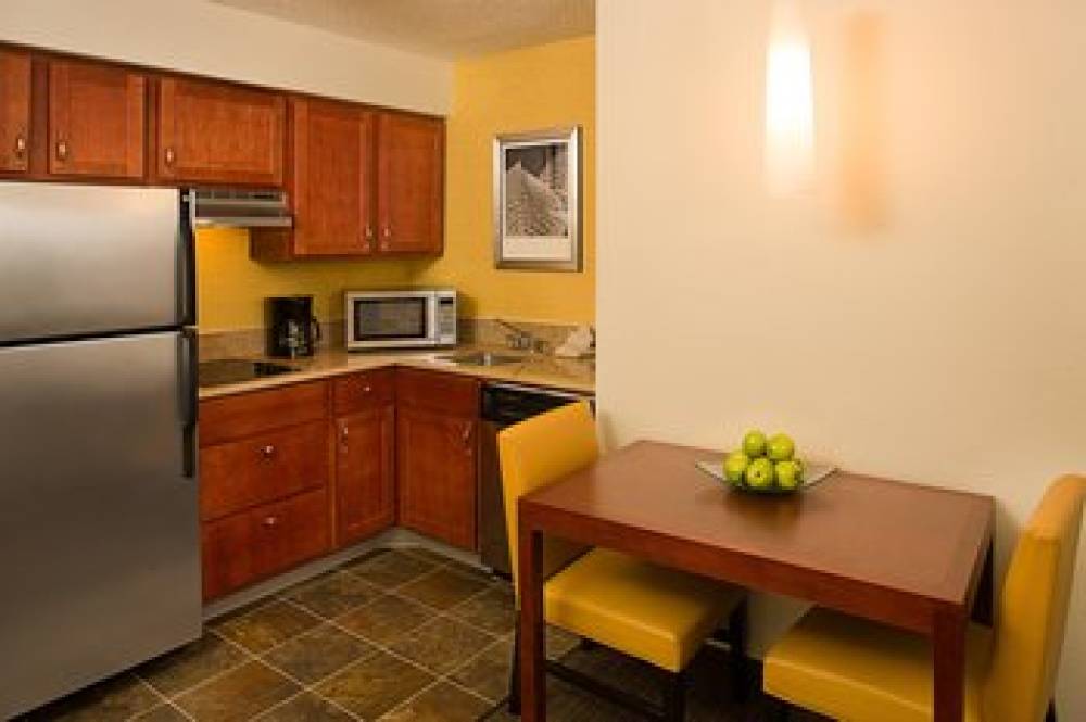 Residence Inn By Marriott Dallas Addison/Quorum Drive 8