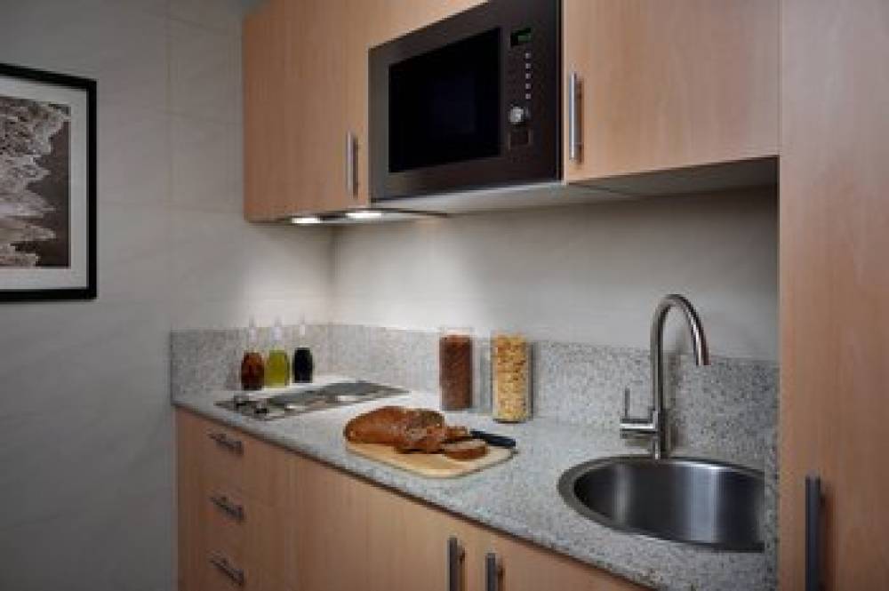 Residence Inn By Marriott Kuwait City 10