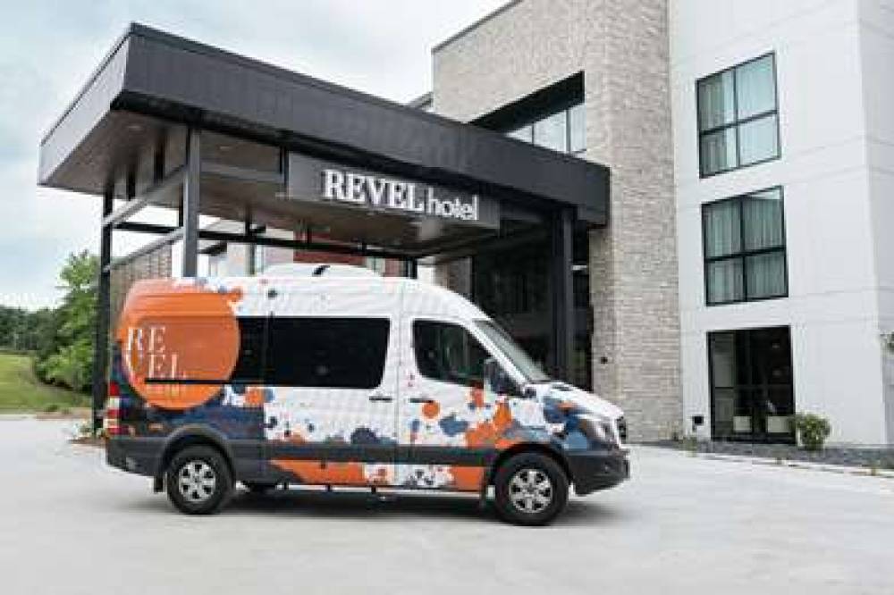 REVEL DES MOINES URBANDALE TAPESTRY 2