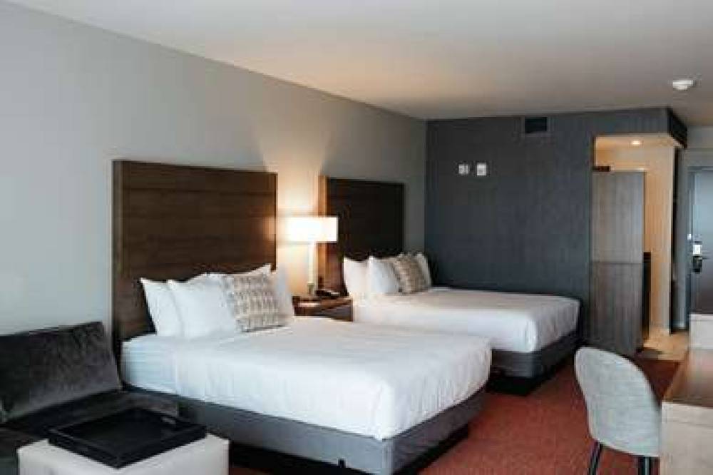 REVEL DES MOINES URBANDALE TAPESTRY 9