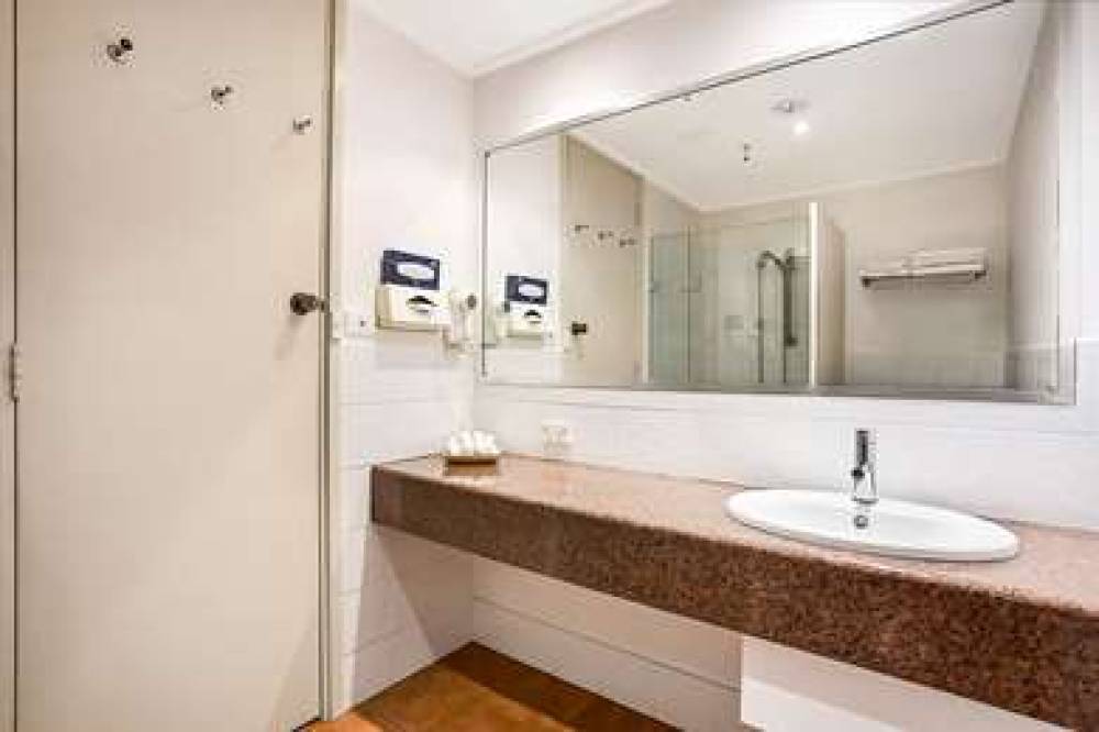 RICHMOND HENTY 9
