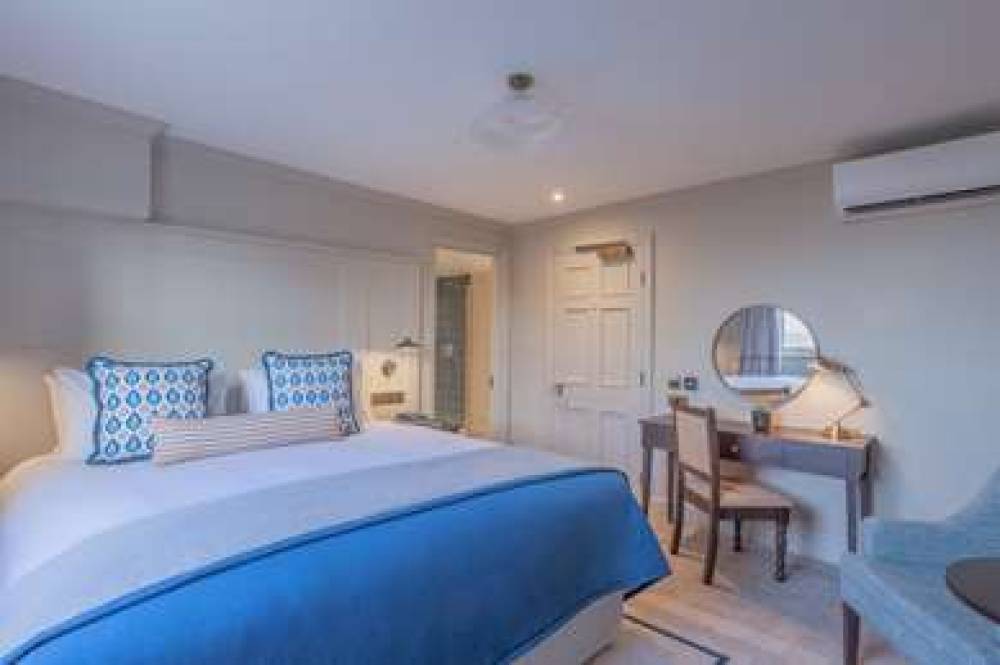 RICHMOND HILL HOTEL 3