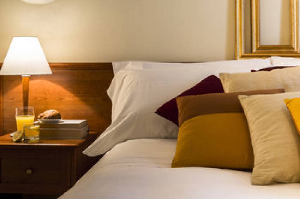 Ritz Hotel 10