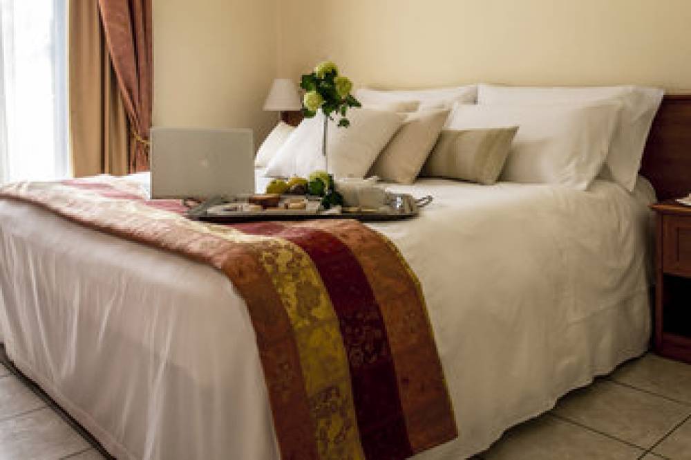 Ritz Hotel 8