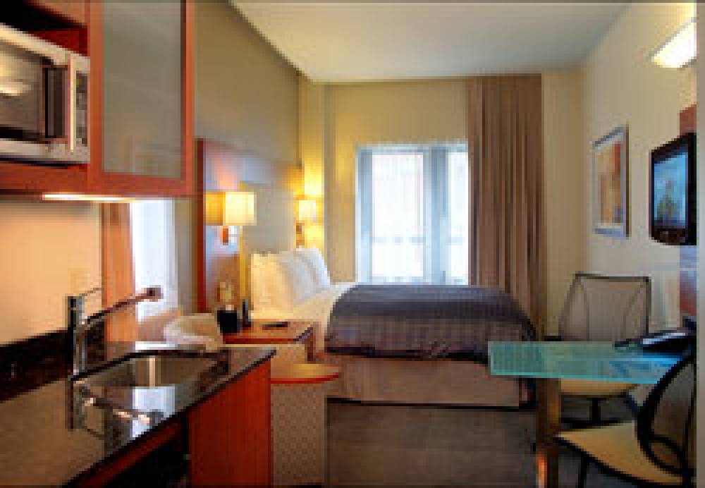 River Hotel 8