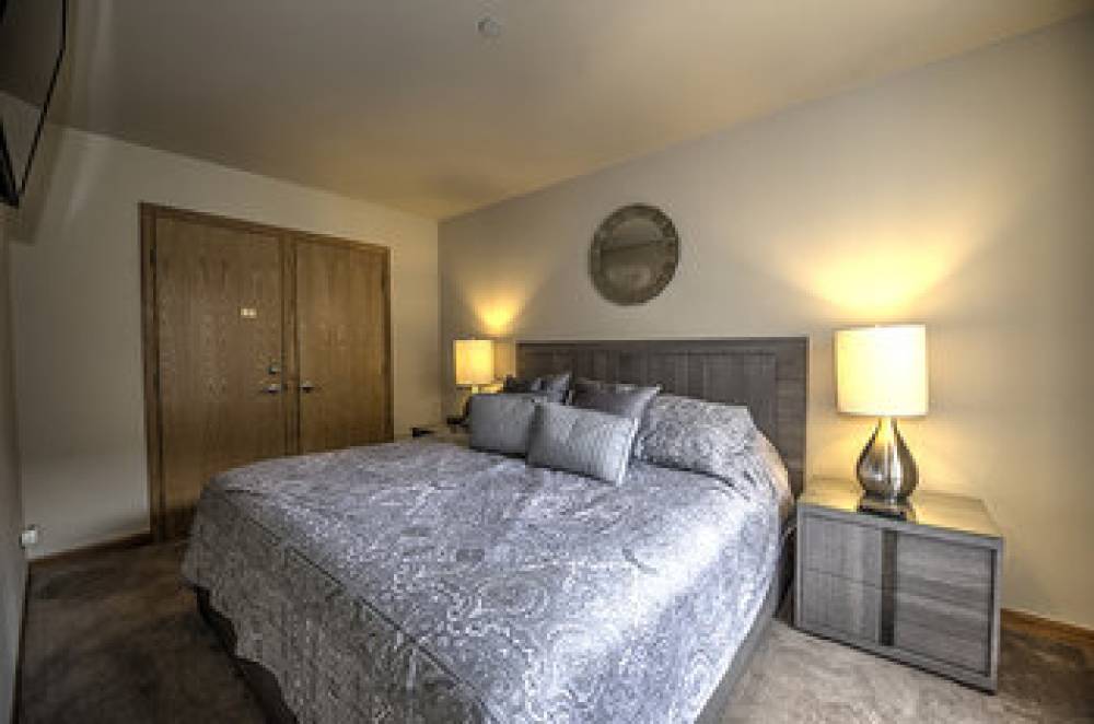 RIVER MOUNTAIN LODGE 6