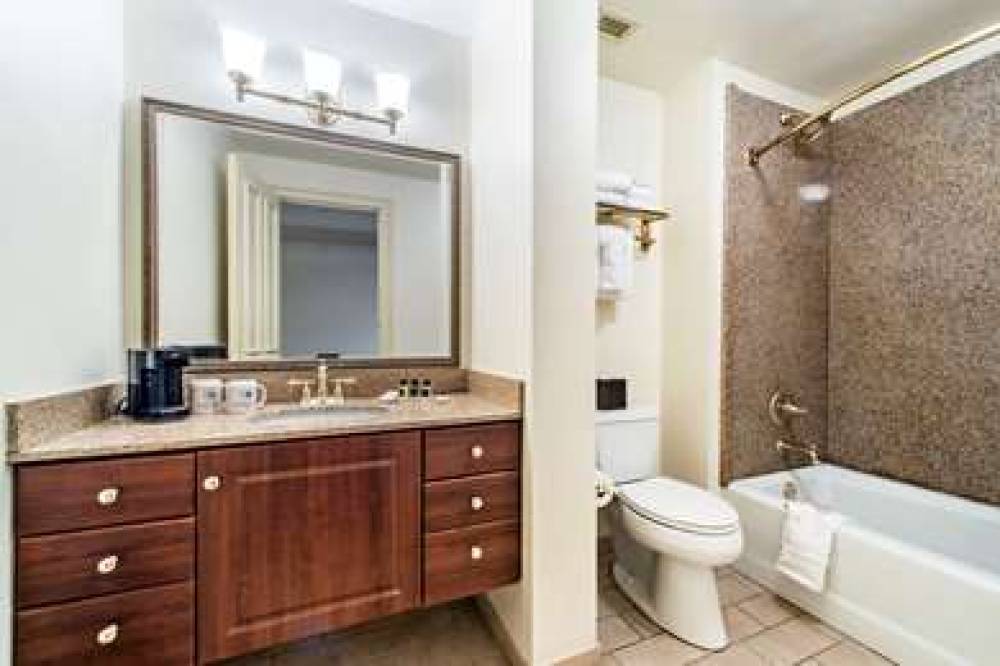 RIVER STREET INN 8