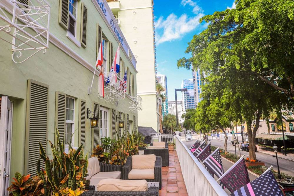 Riverside Hotel 5