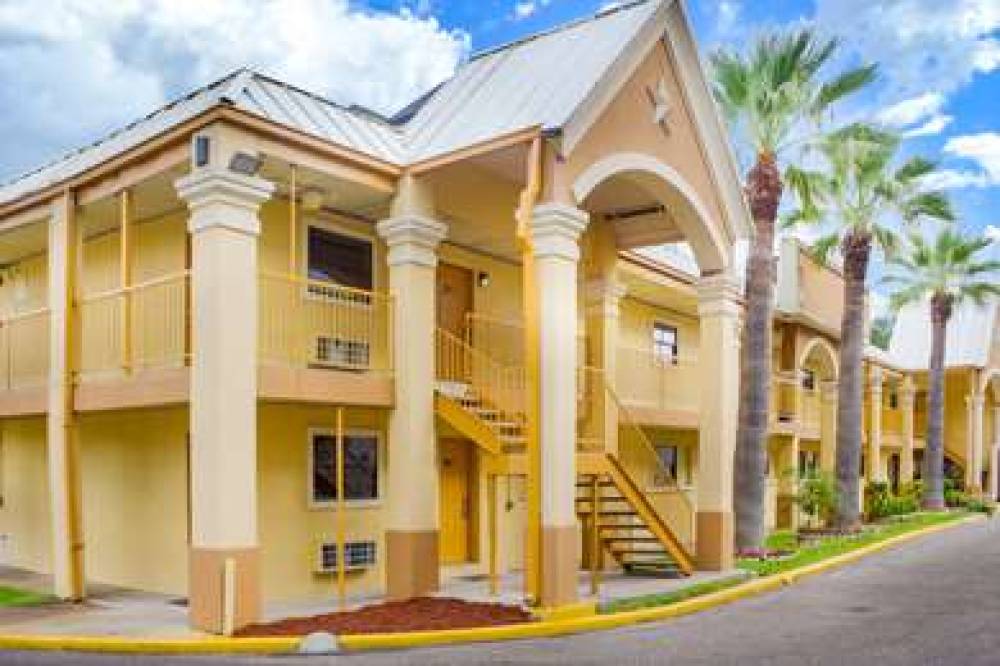 RODEWAY INN AND SUITES HOUSTON NEAR 3