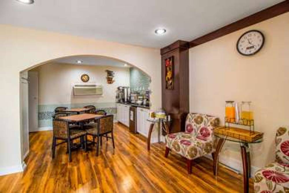 RODEWAY INN AND SUITES HOUSTON NEAR 8