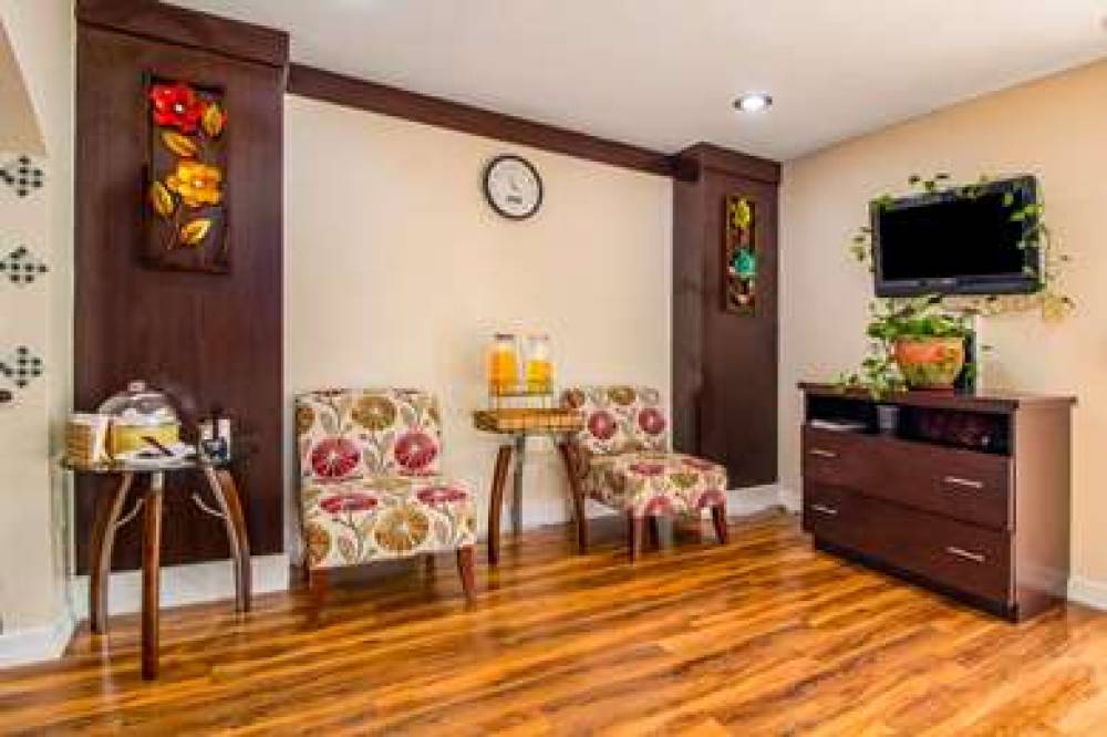 RODEWAY INN AND SUITES HOUSTON NEAR 6
