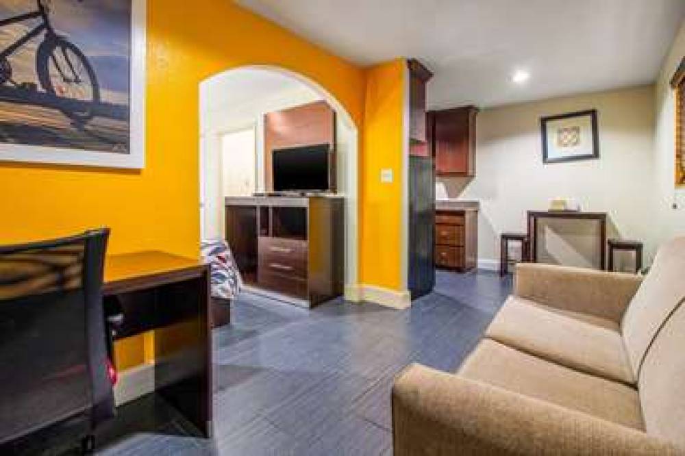 RODEWAY INN AND SUITES HOUSTON NEAR 10