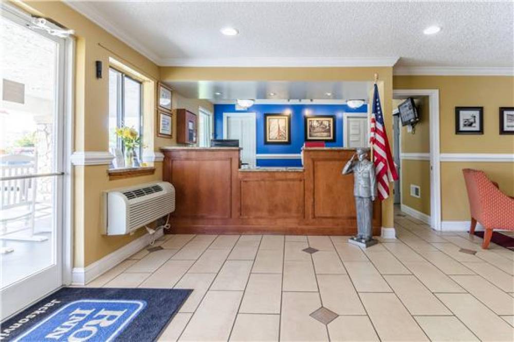 RODEWAY INN AND SUITES JACKSONVILLE 6
