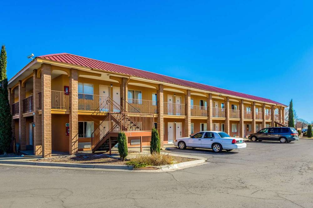 Rodeway Inn And Suites Las Cruces
