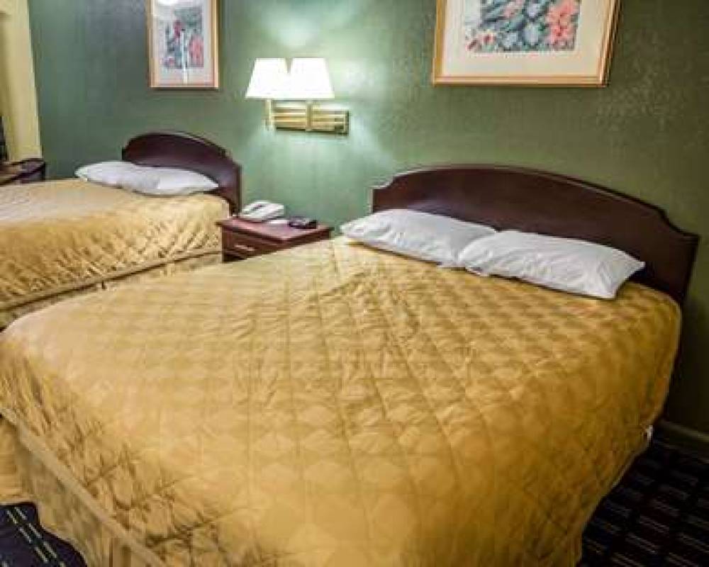 RODEWAY INN AND SUITES PLYMOUTH HWY 6