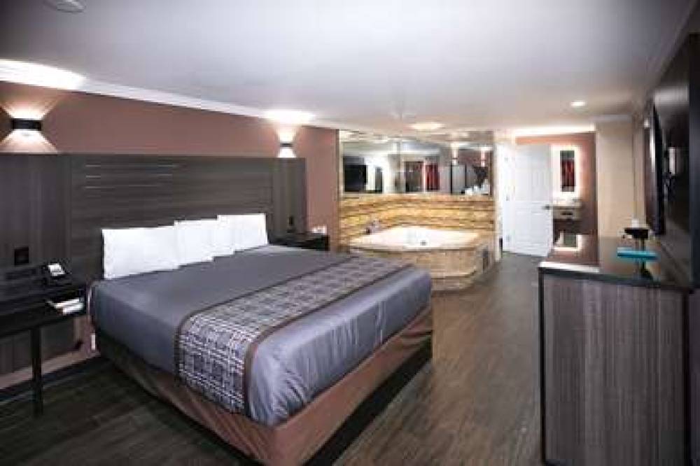 RODEWAY INN AND SUITES 7