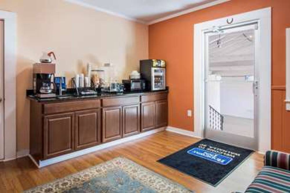 RODEWAY INN AND SUITES 7