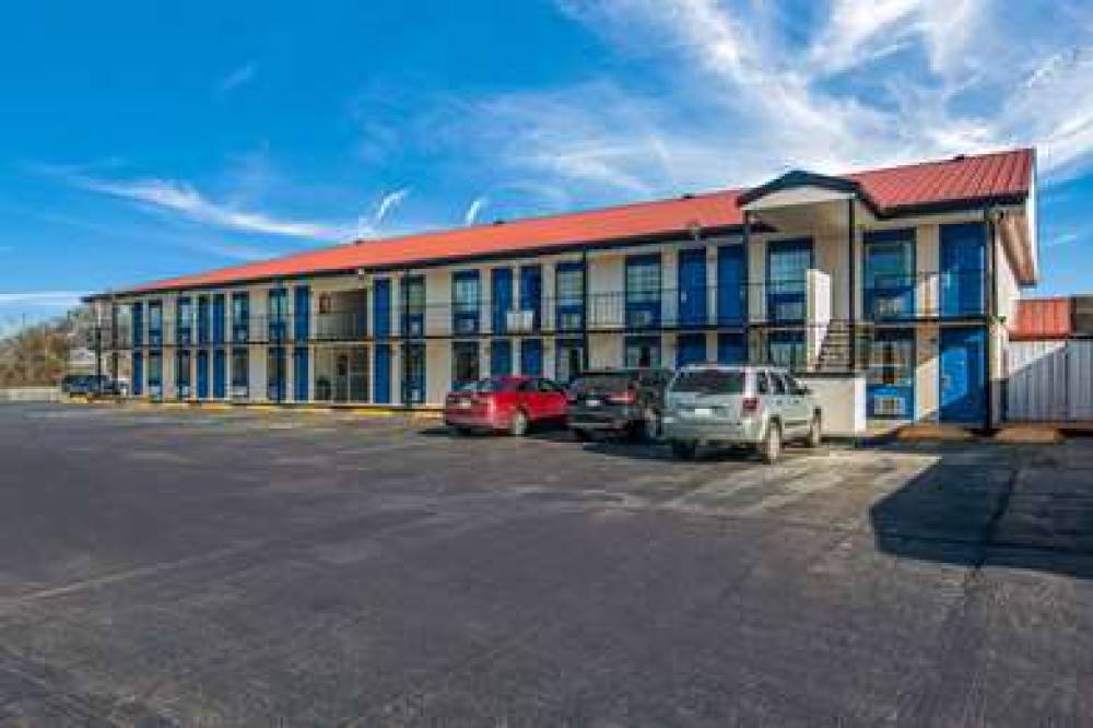 RODEWAY INN BROKEN BOW-HOCHATOWN 3