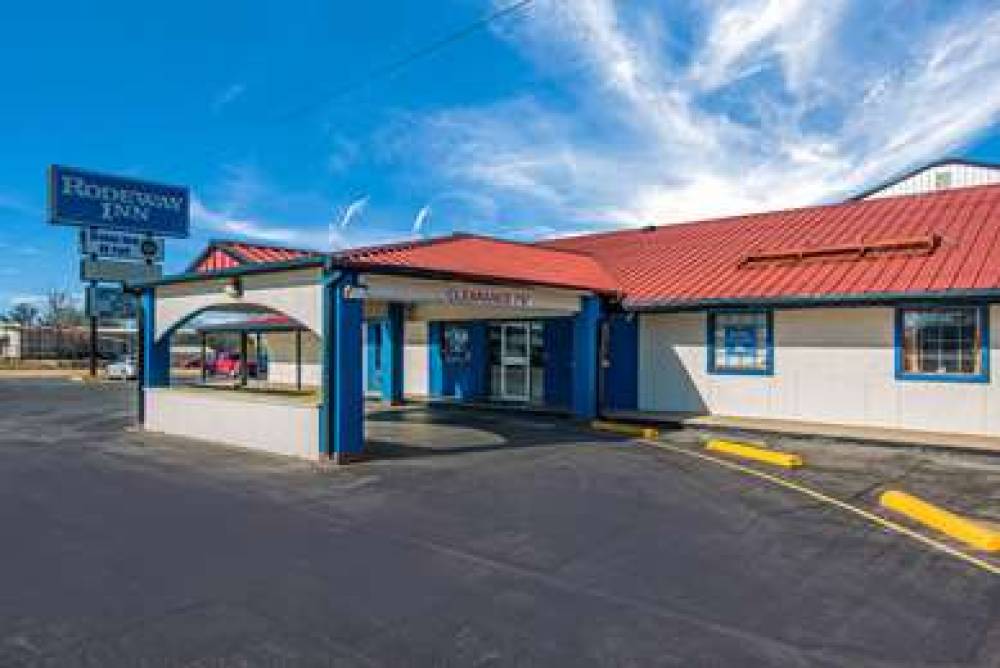 RODEWAY INN BROKEN BOW-HOCHATOWN 2