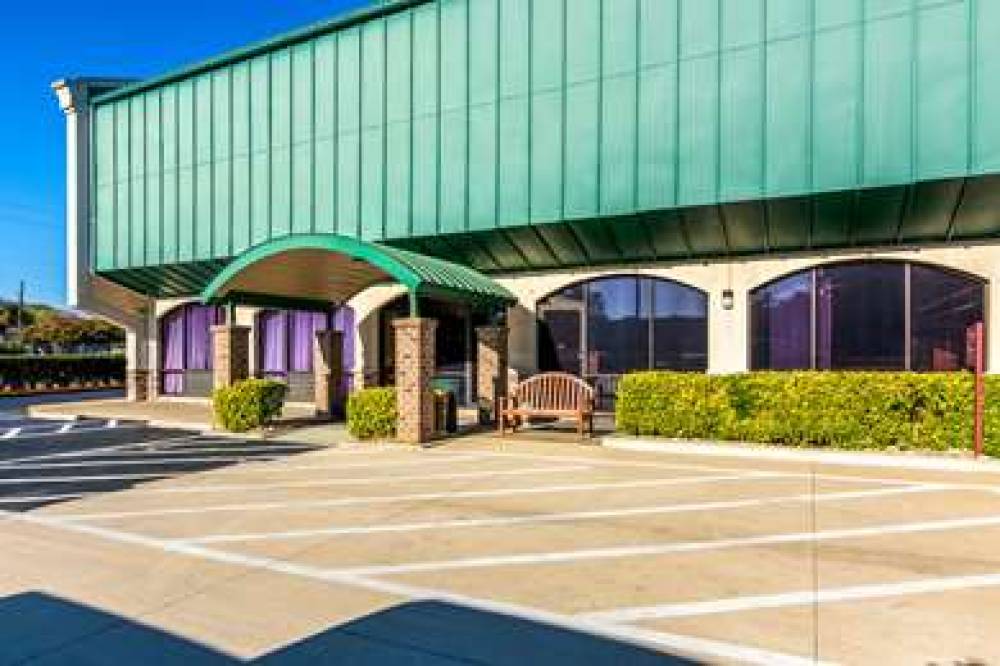 RODEWAY INN CENTRAL 2