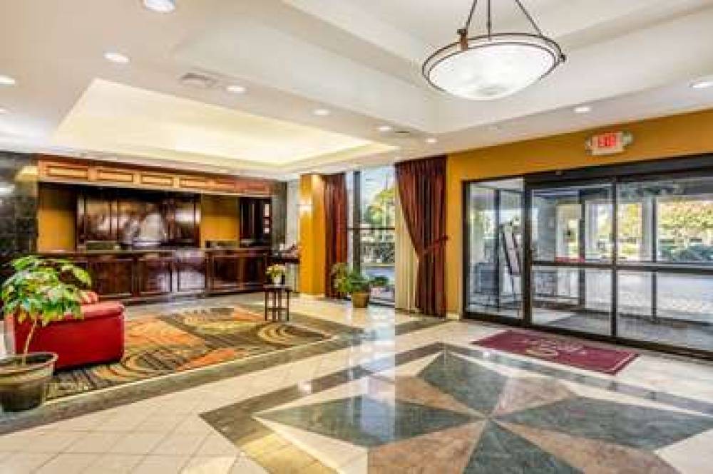 RODEWAY INN CENTRAL 8