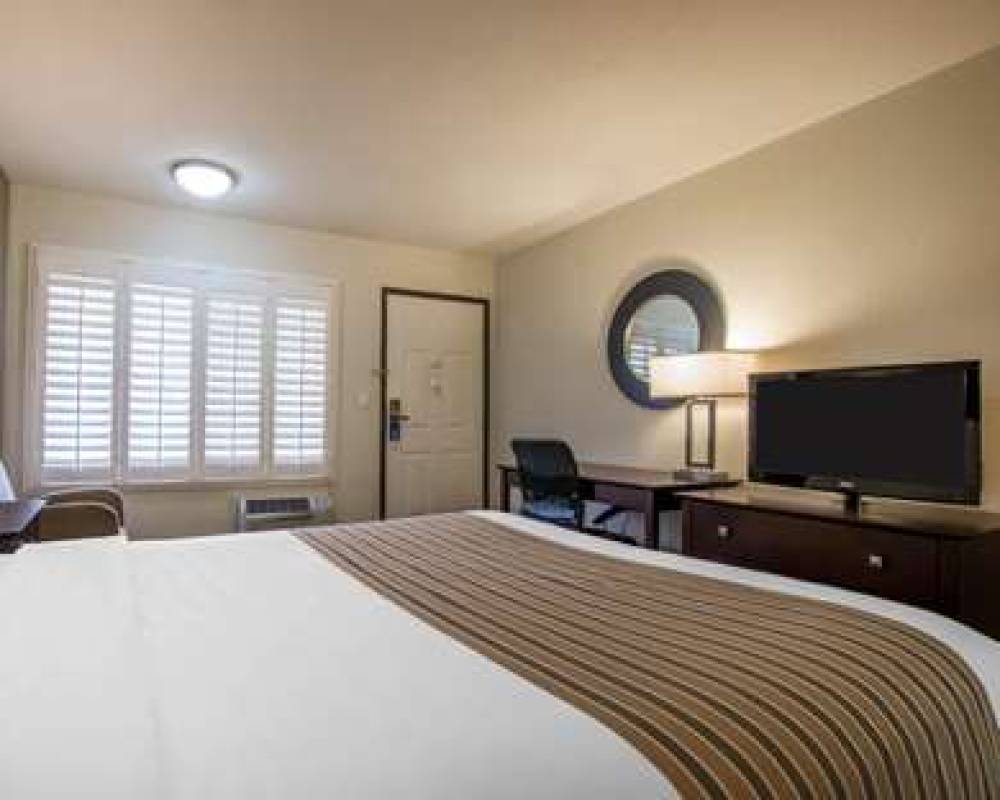 Rodeway Inn Convention Center 3