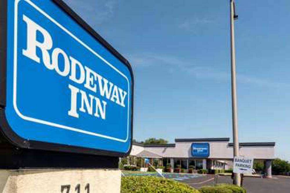 RODEWAY INN DUNCANVILLE 4
